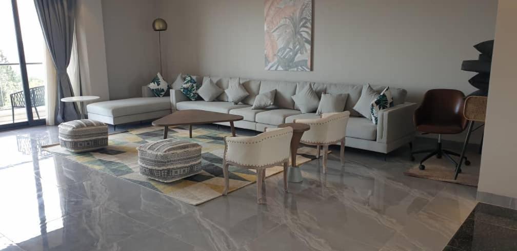 Zara Garden Hotel And Apartments Кампала Екстериор снимка